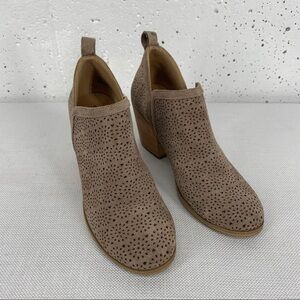 Susina size 6 Beige Suede Cut Out Boots Booties